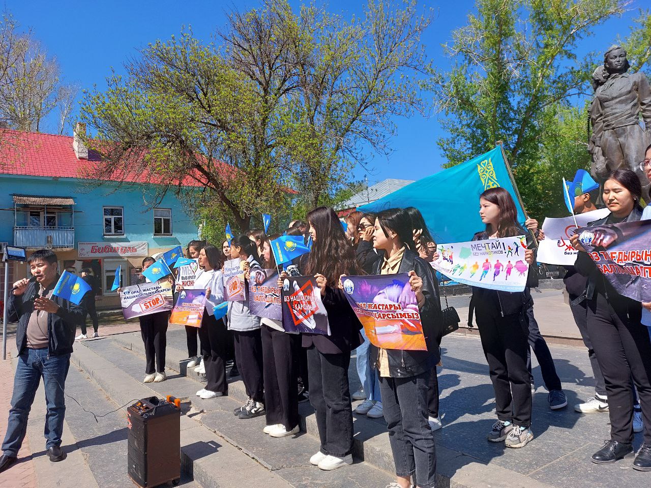«Будущее Казахстана без наркотиков»: в Уральске прошёл флешмоб