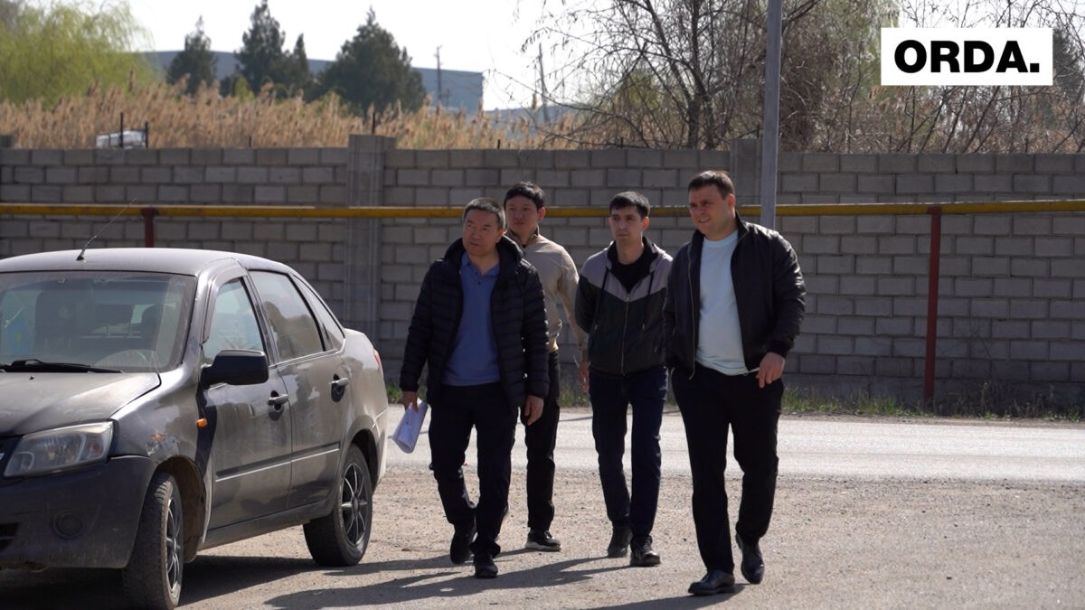 200 сотрудников стекольного завода вышли на протест против вторжения людей Болата Назарбаева