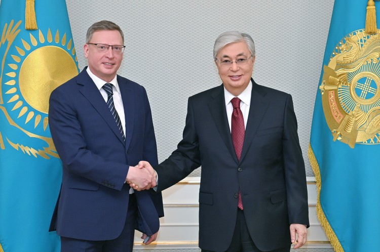 Президент Казахстана поблагодарил российского губернатора за поддержку казахов