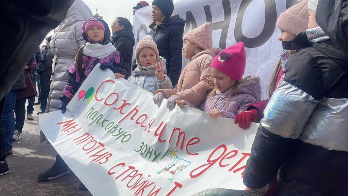 Астанчане пришли к дому Рахимбаева с требованием остановить строительство ЖК BI Group