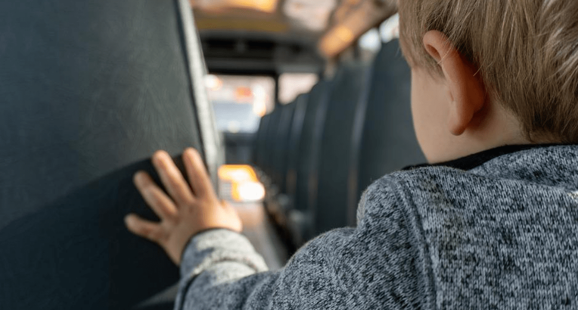 В Атырау школьников возили водители, не имеющие права сесть за руль автобуса