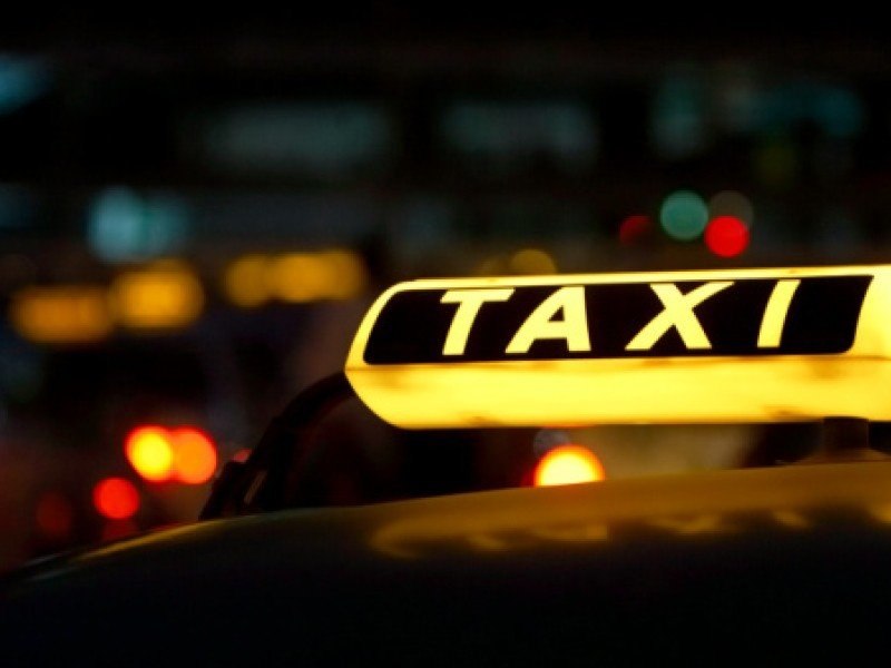 В Шымкенте таксист обещал пассажирам помочь получить квартиры по госпрограмме