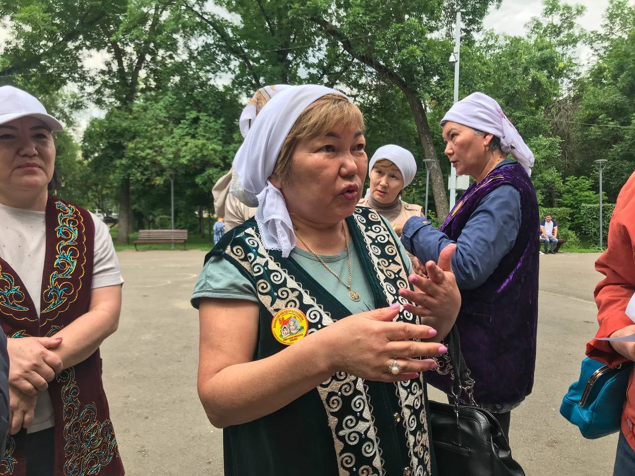 Снизить пенсионный порог до 58 лет требовали женщины в Алматы