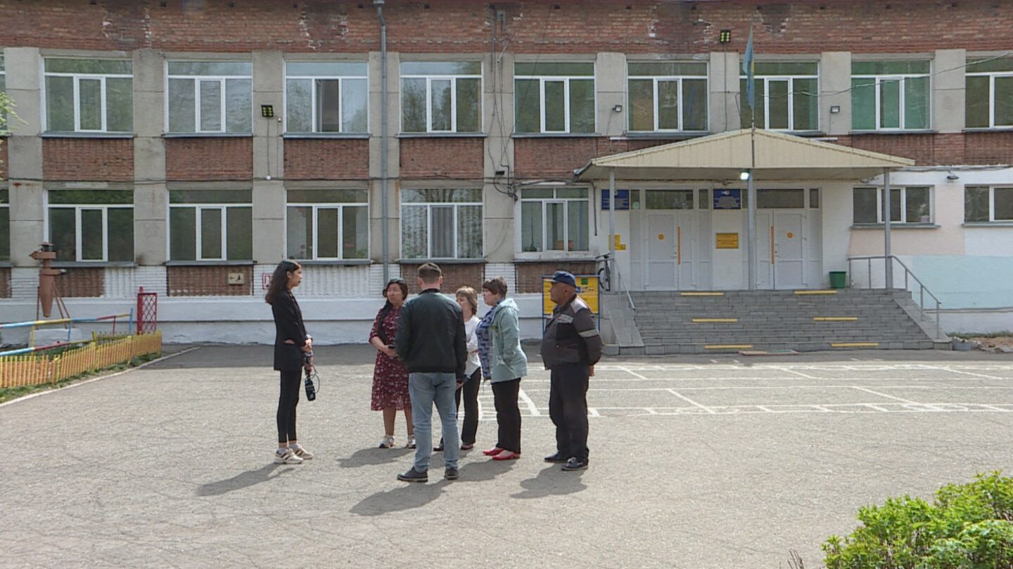 По 5 тенге вместо зарплаты получили учителя в Усть-Каменогорске