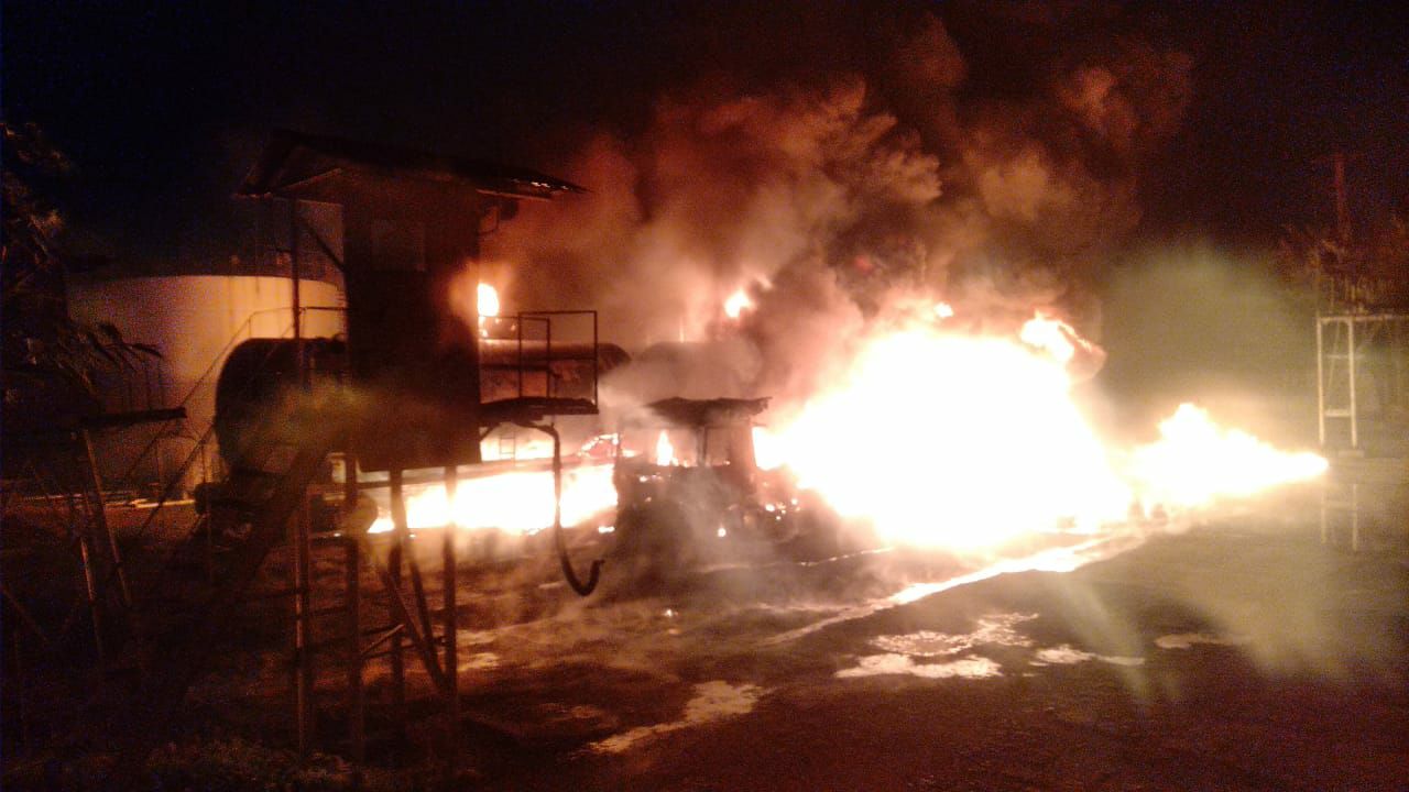«Может взорваться»: в Алматы потушили крупный пожар