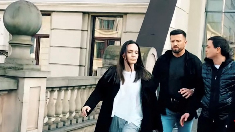 Появилось видео Анджелины Джоли, бегущей в бомбоубежище во Львове