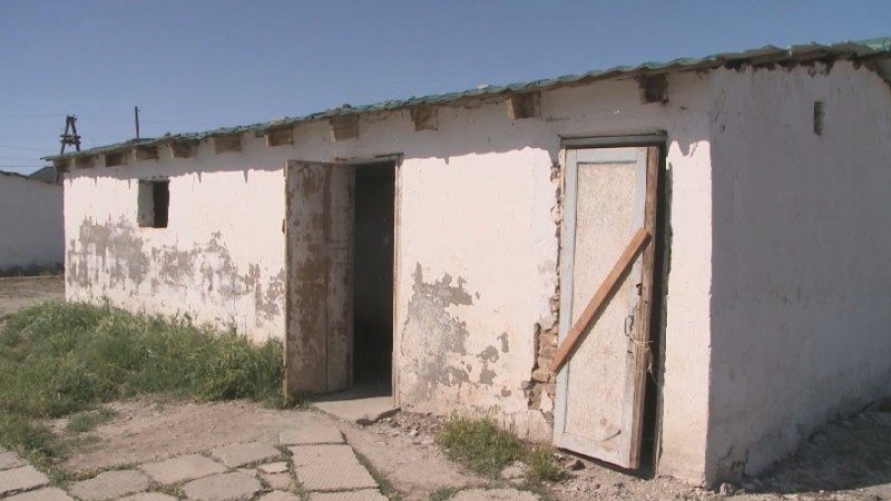 От уличных туалетов при школах до сих пор не избавились в Туркестанской области