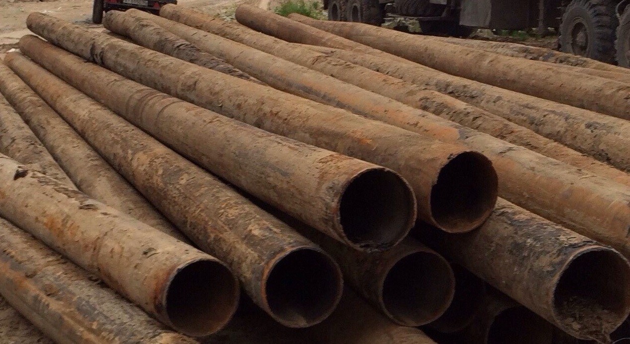 В ВКО чиновник сдал на металлолом 65 тонн водопроводных труб