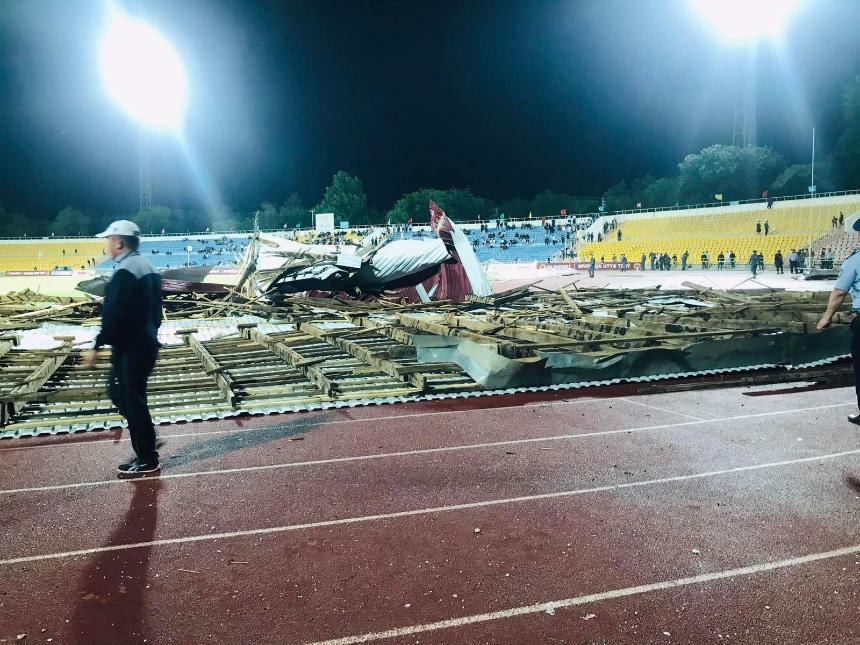 Крышу сорвало на стадионе Шымкента во время матча