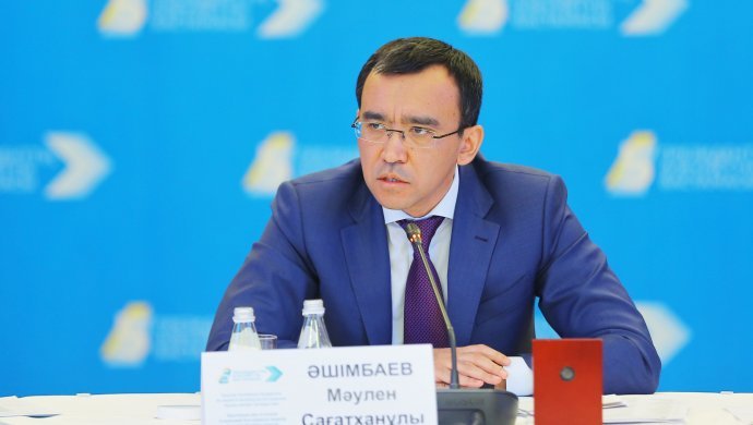 «Мне не стыдно»: Ашимбаев о том, как парламент раньше принимал поправки, касавшиеся Елбасы