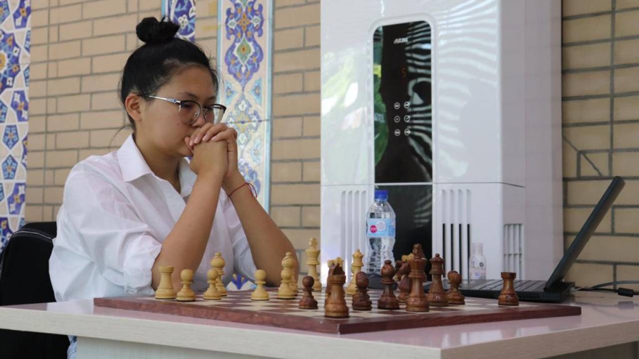 "Пытались из чемпионов сделать попрошаек": казахстанская шахматистка заявила, что спортсменов водили в Администрацию президента просить 3 млрд тенге для федерации