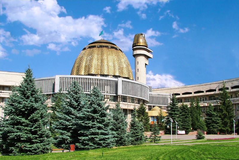 В акимате Алматы рассказали о реконструкции сквера у Дворца школьников