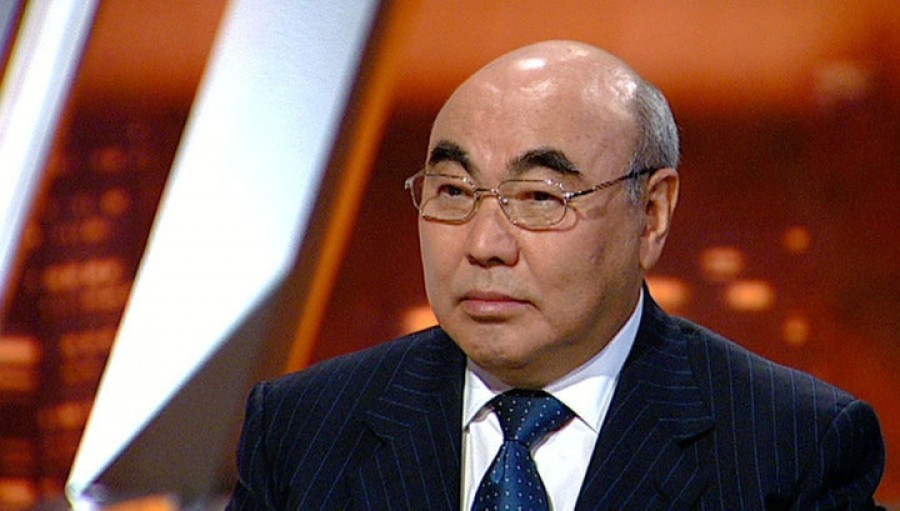 Аскар Акаев в Алматы: я не могу связывать своё имя с кровопролитием