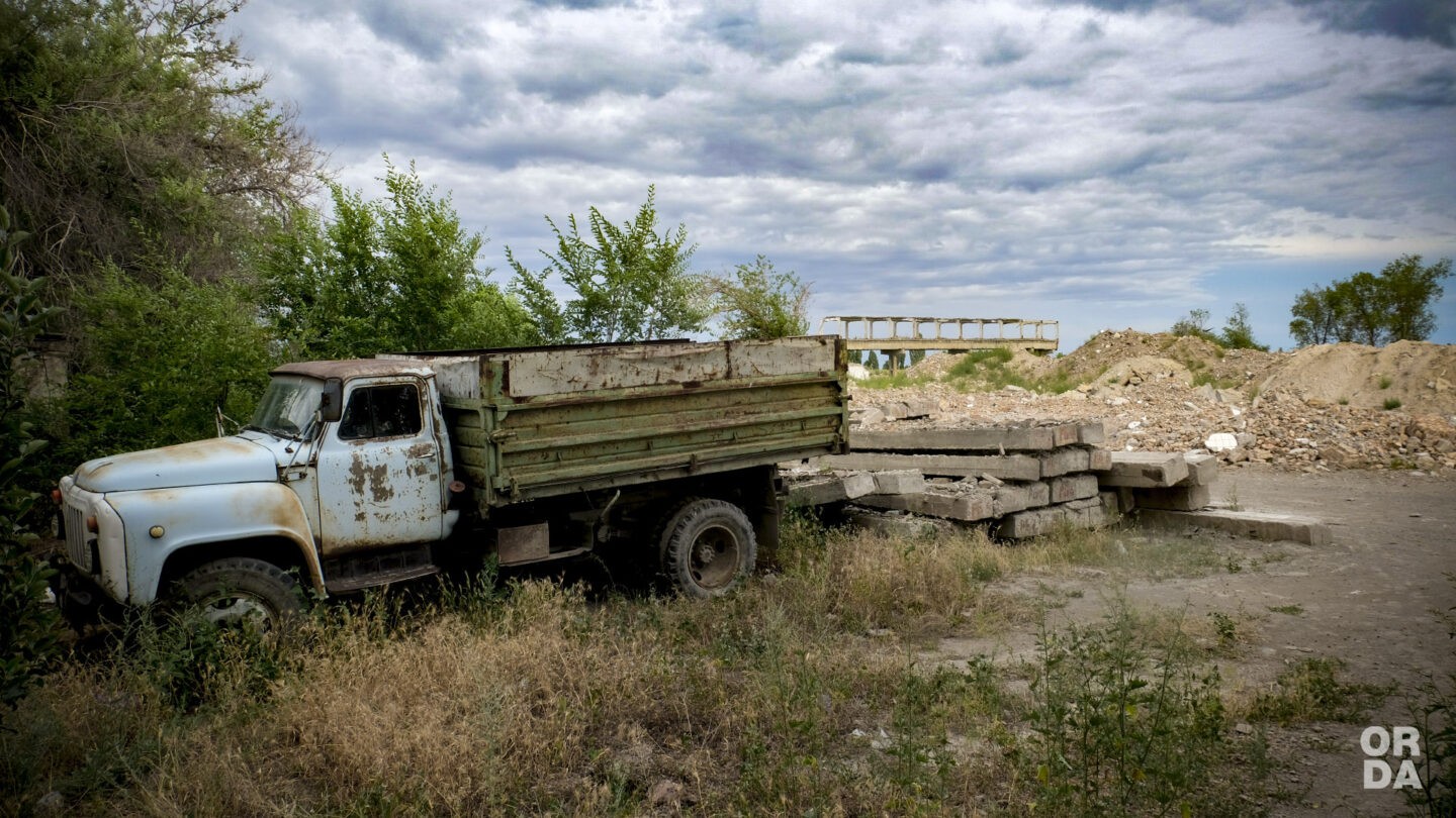 Вокзальная мафия: как власти на юге Казахстана игнорируют торговлю несвежими продуктами