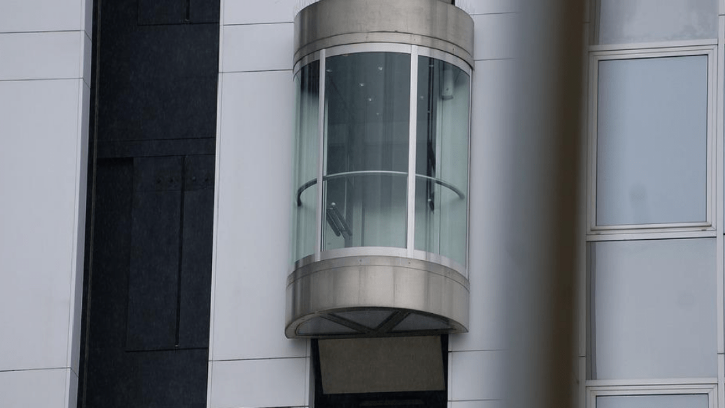 В акимате Алматы прокомментировали инцидент с лифтом, влетевшим в 25-й этаж