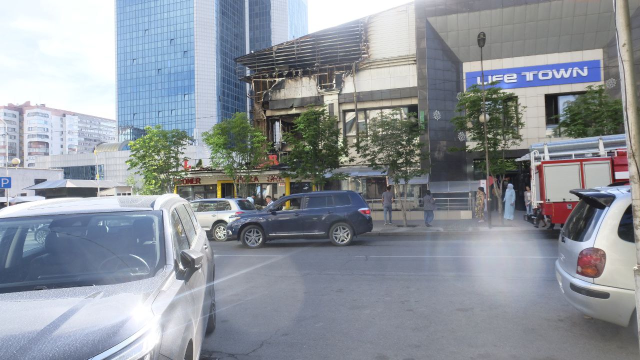 Торговый центр "Life town" горел в Алматы