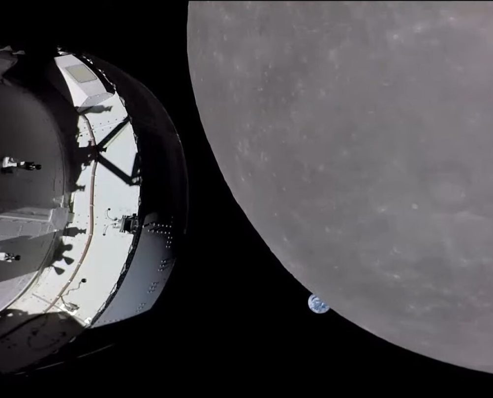 Космический корабль NASA добрался до Луны