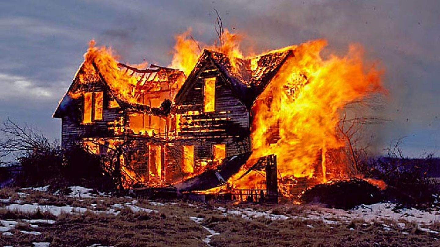 Рисунок горящего дома