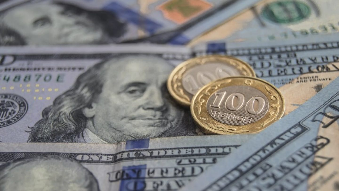 Почему тенге укрепляется к доллару – мнение руководителей банков