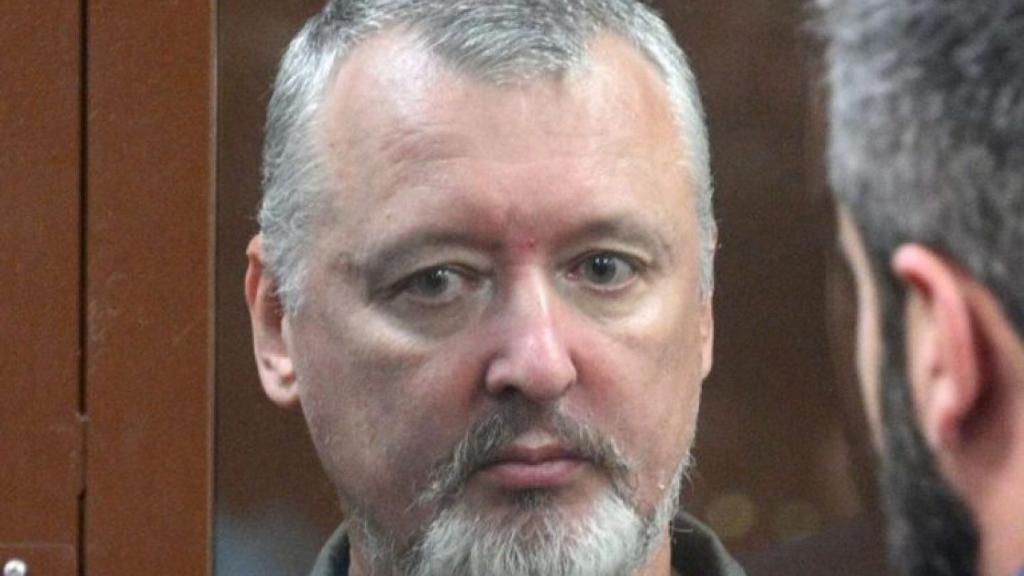 В Актау женщина выпала с девятого этажа